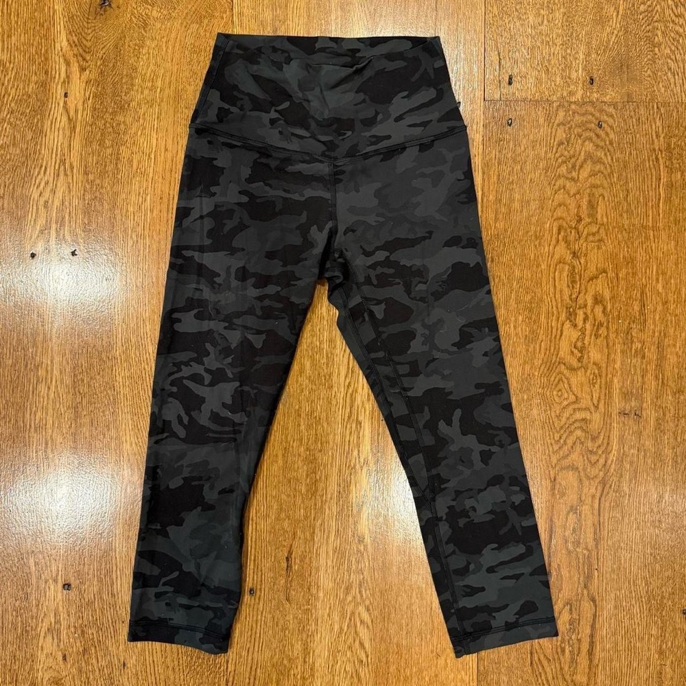 Lululemon Cropped Align Leggings (21”, Size 6)